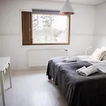 Tahlo Hillhouse And Underhill & Sauna