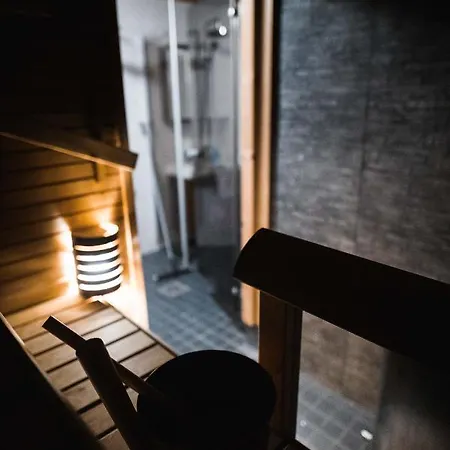Tahlo Hillhouse And Underhill & Sauna