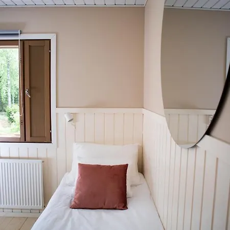 Tahlo Hillhouse And Underhill & Sauna