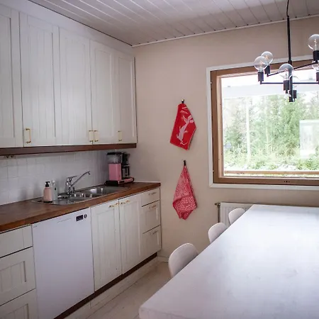 Tahlo Hillhouse And Underhill & Sauna Mutala