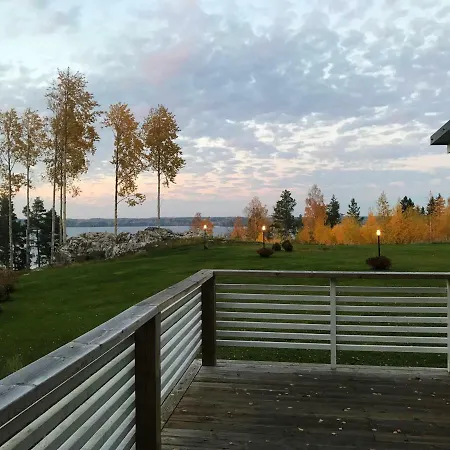 Tahlo Hillhouse And Underhill & Sauna Mutala