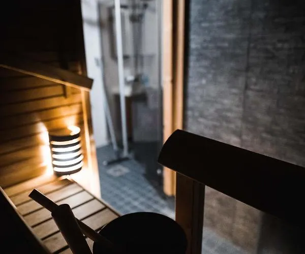 Tahlo Hillhouse And Underhill & Sauna