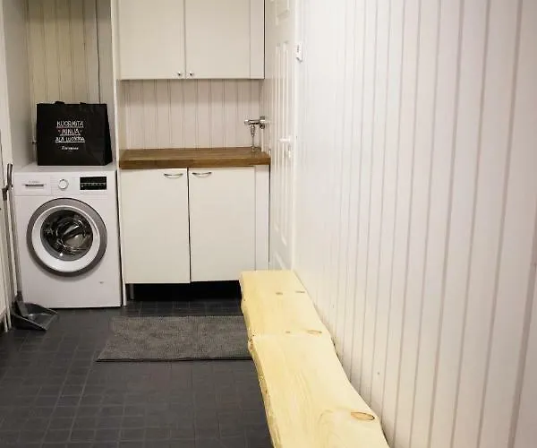 Tahlo Hillhouse And Underhill & Sauna Mutala